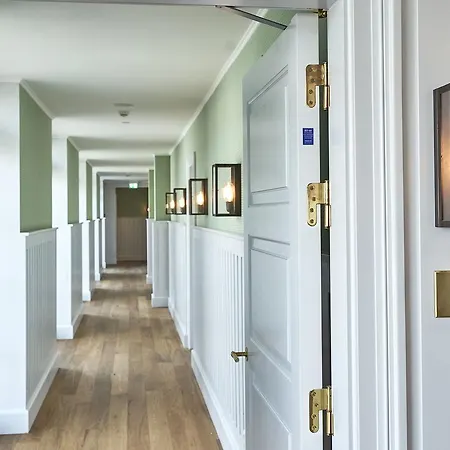 Strandhotellet 4* 布洛克胡斯